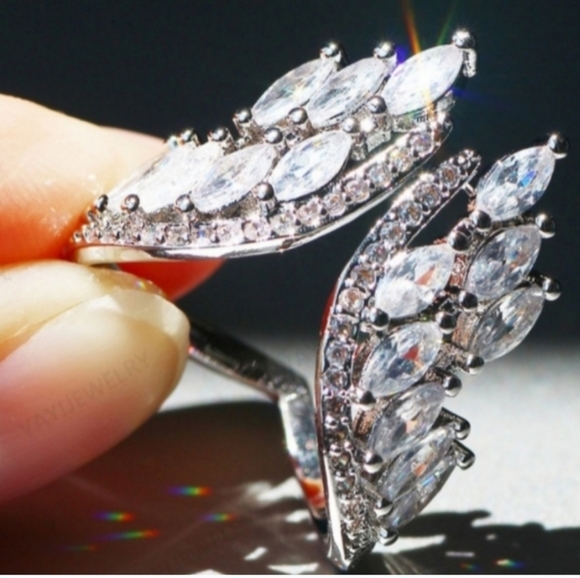 🎀Sparkling Angle Wing Ring - Picture 5 of 8